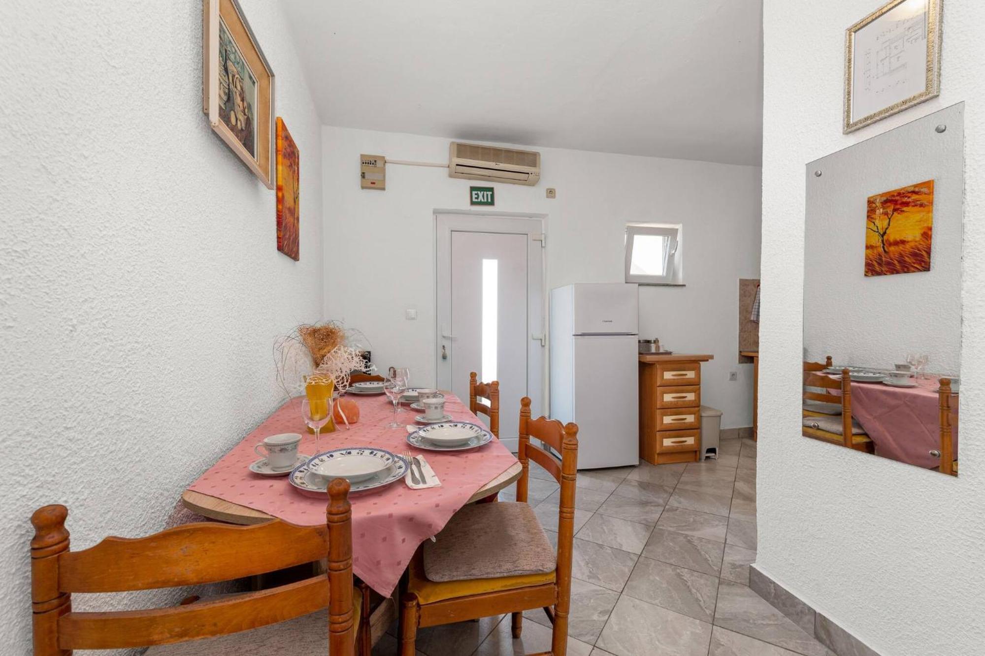 Apartment Lara ตรีบูนย์ ภายนอก รูปภาพ